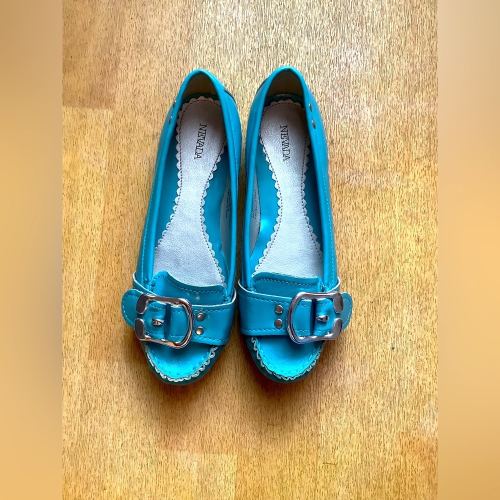 Camden blue Nevada flats, never worn but without tag.in size 6M